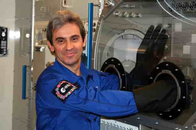 Huit ans avant Thomas Pesquet, Léopold Eyharts avait inauguré le laboratoire Columbus de l'ISS-ici à l'entraînement à Cologne.