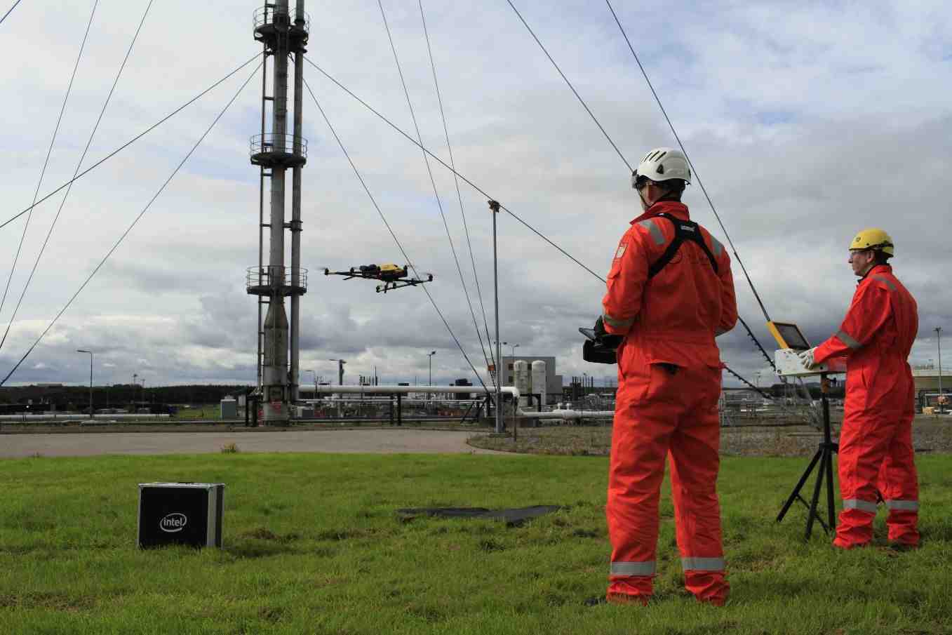 Intel et Cyberhawk ont utilisé le système Intel Falcon 8+ pour l'inspection du terminal gazier de St Fergus.