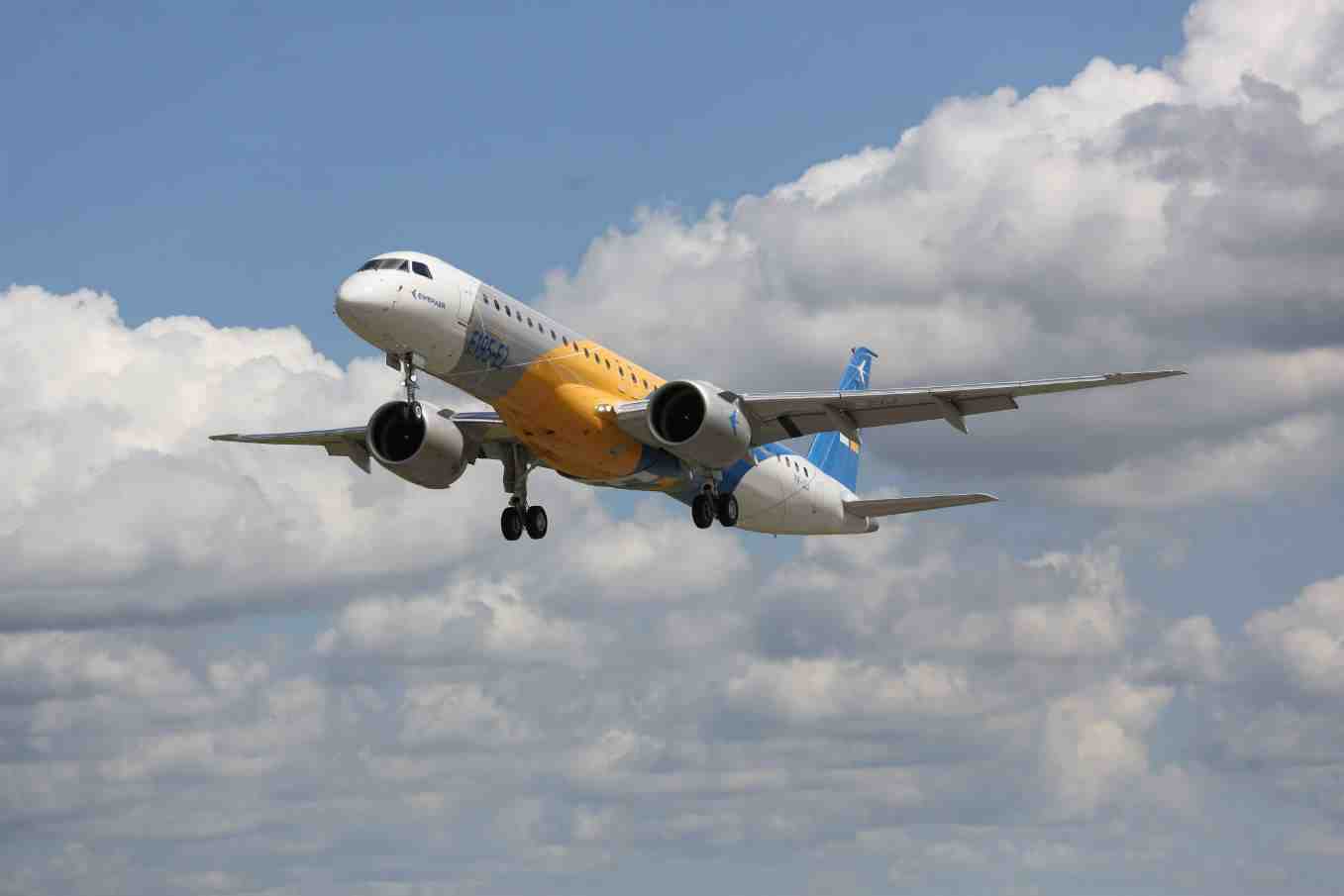 L'Embraer E195-E2 lors de son premier vol, le 29 mars 2017.