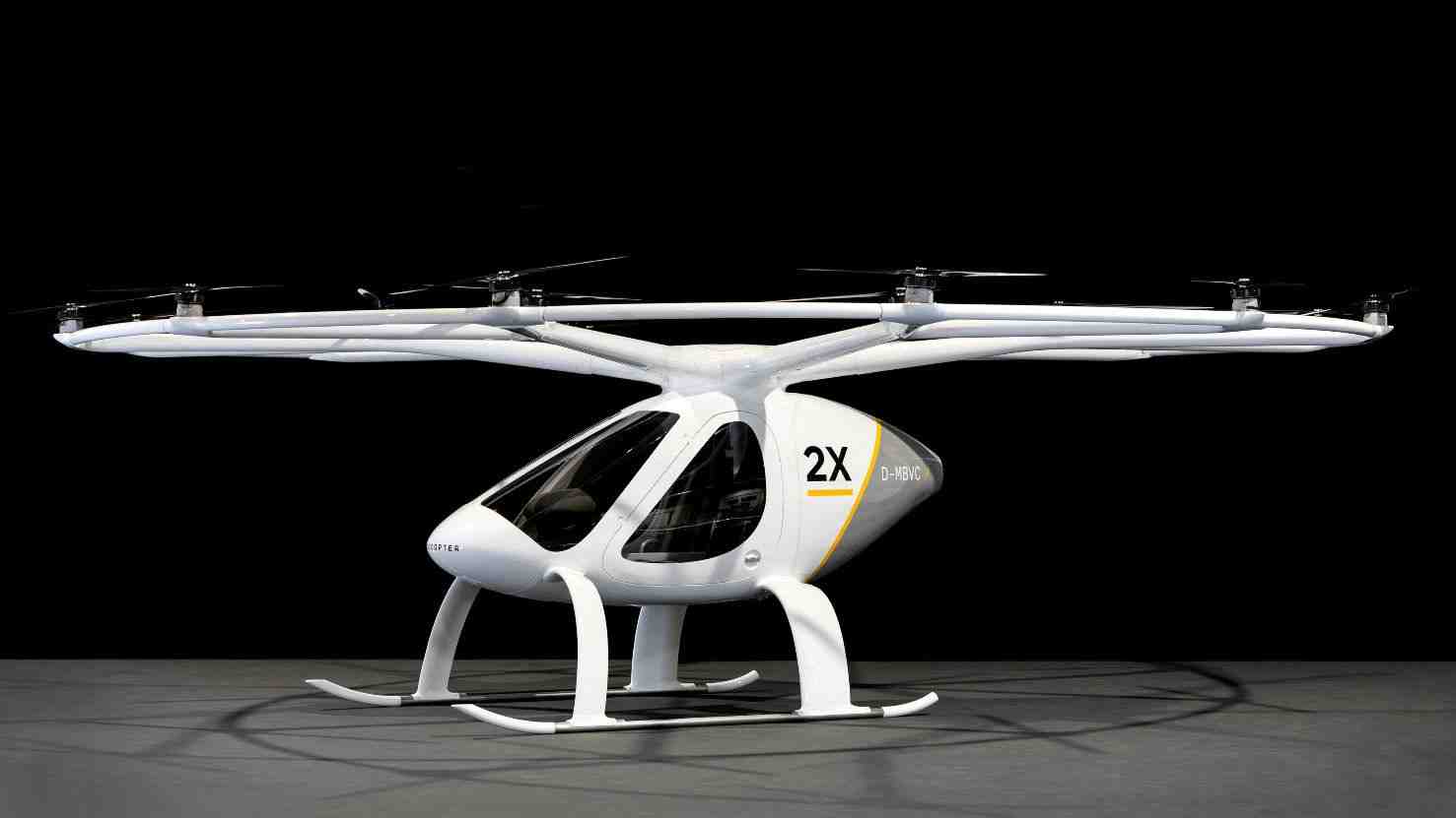 Le Volocopter 2X a transporté son premier passager officiel, le pdg d'Intel Brian Krzanich, dans le cadre d'un vol avec pilotage à distance.