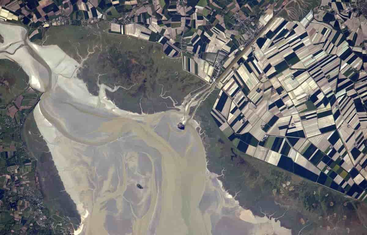 Le Mont Saint-Michel, vu depuis l'ISS