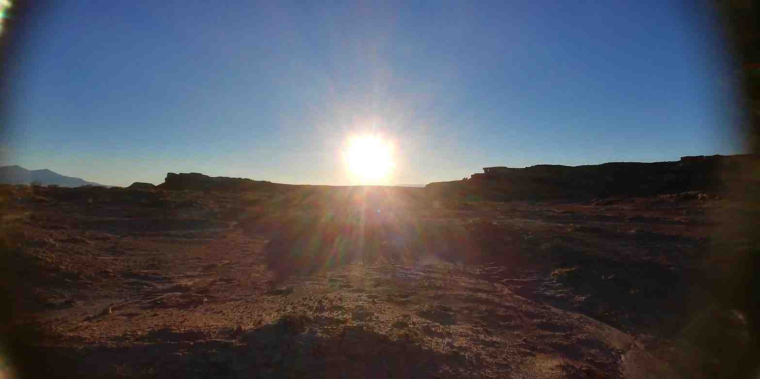 Le jour se lève sur l'habitat martien de la Mars Society
