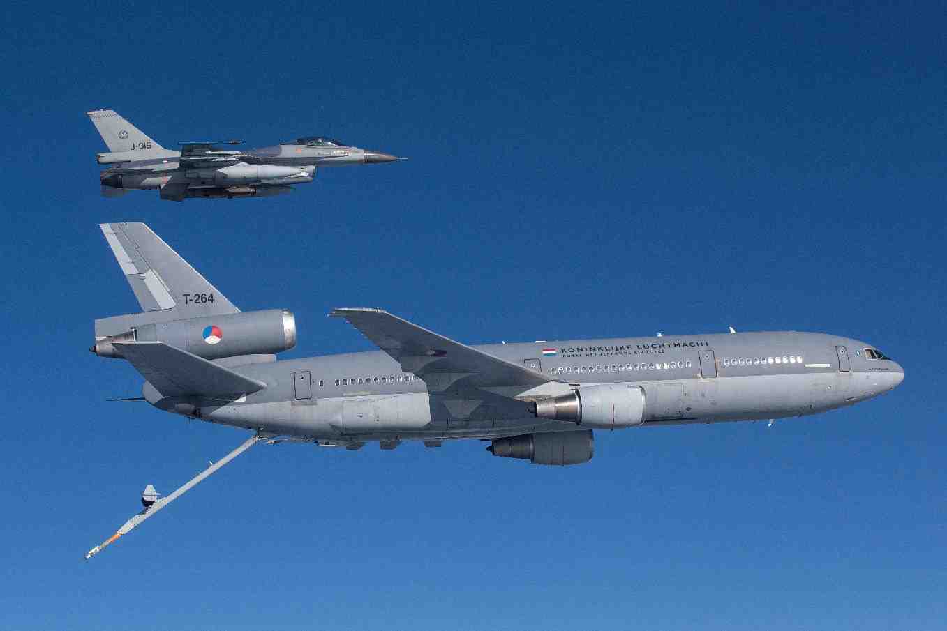 Les Pays-Bas participent à ces exercices avec leurs F-16 et KDC-10