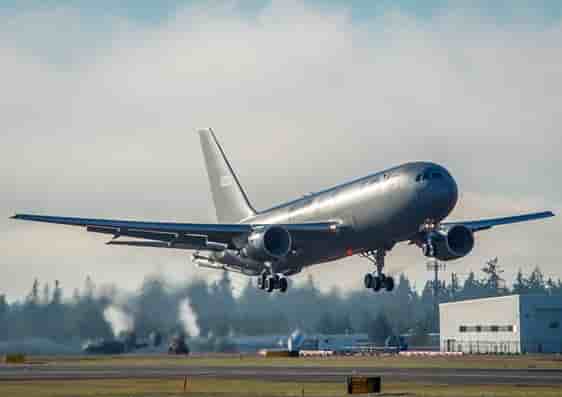 Décollage du premier KC-46 devant être livré à l'US Air Force