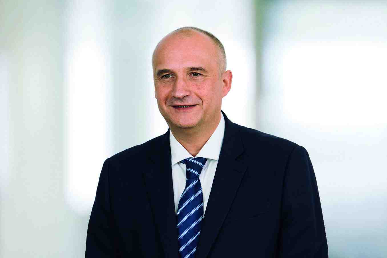 Eric Schulz avait rejoint Rolls-Royce en 2010 et était devenu depuis président de l'activité aérospatiale civile.