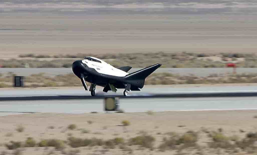 Largué à 3 750 m d'altitude, l'avion spatial s'est posé après 60 secondes de vol plané.