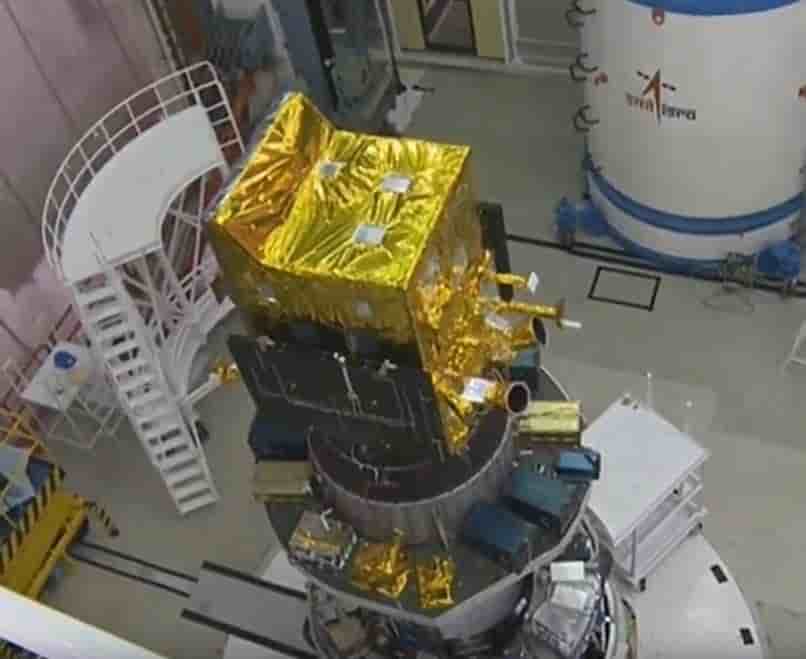Vue de la charge utile principale et des dispenseurs de nanosatellites