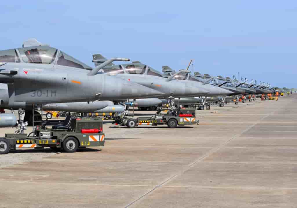Le général Lanata demande 215 avions de chasse pour l'armée de l'Air.