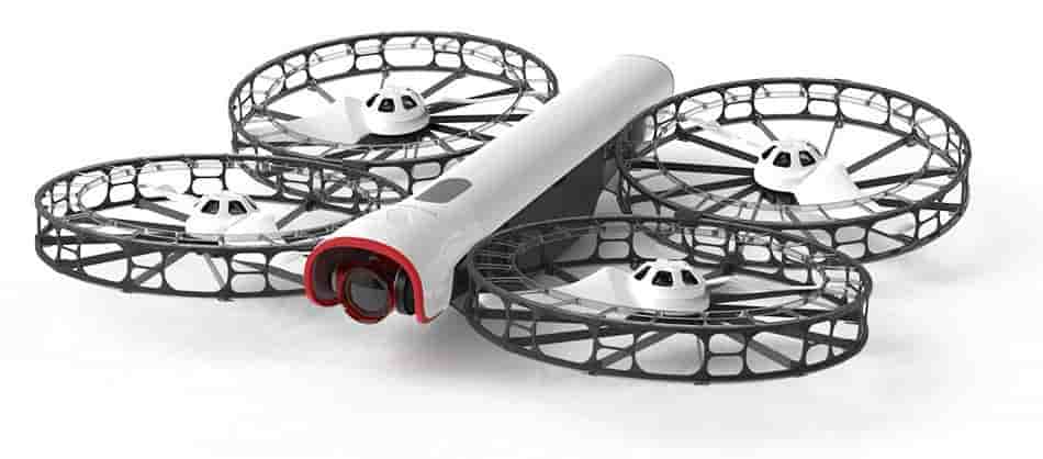 Le drone snap pour être utilisé par CNN pour faire de la prise d'images au-dessus des foules.