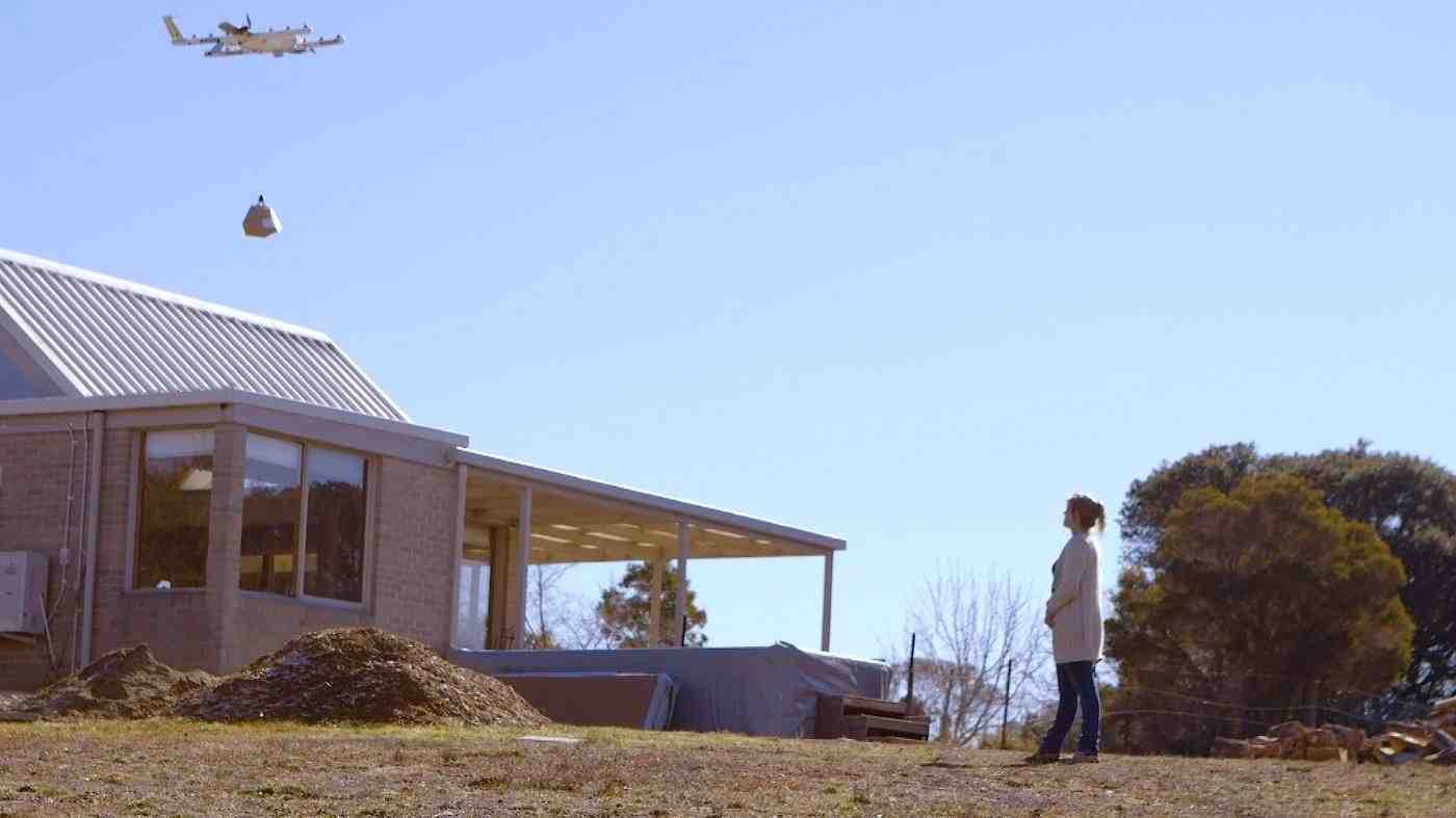 Le drone identife la zone de livraison afin de remettre le colis au destinataire.