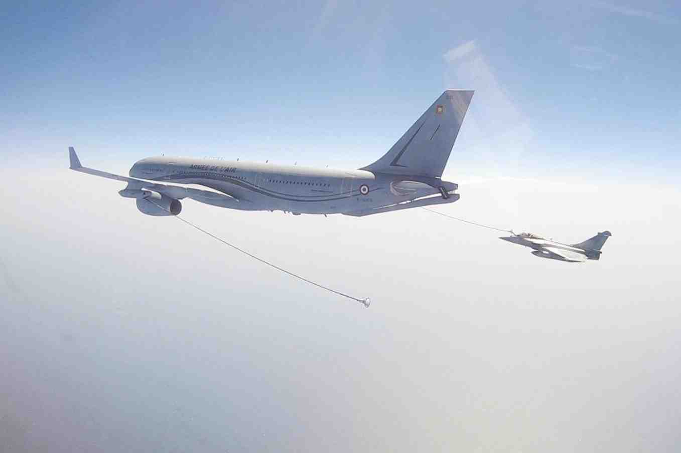 Rafale au ravitaillement durant le vol de convoyage