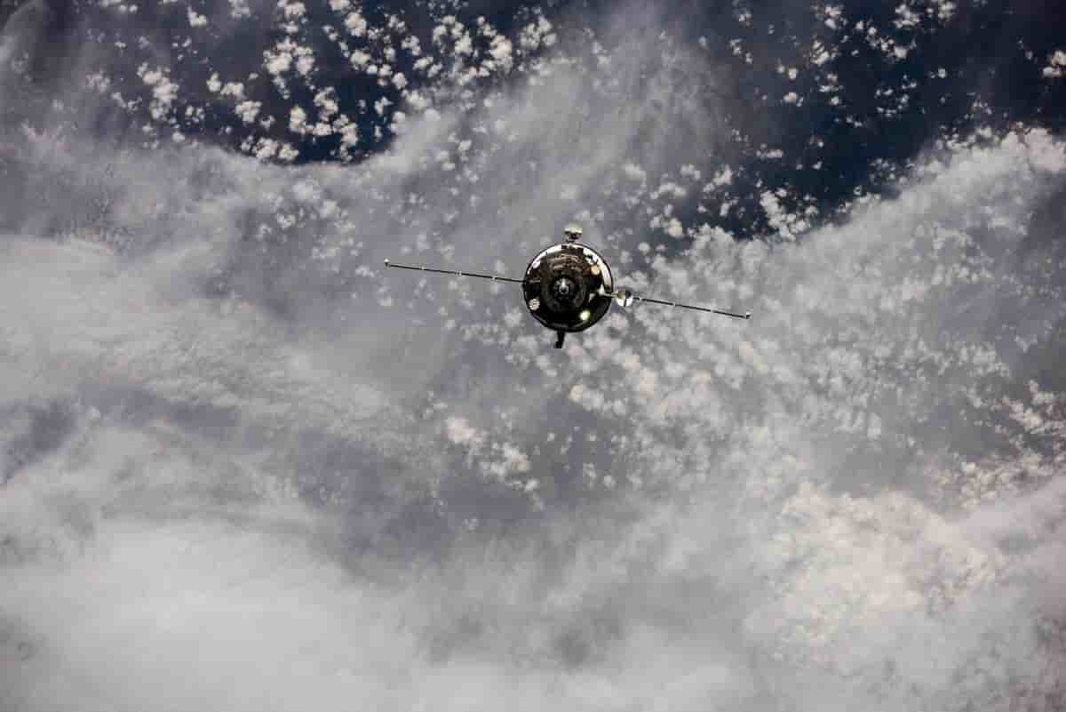 Le Progress MS 07 à l'approche, photographié depuis l'ISS par le Russe Sergueï Riazanski
