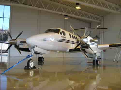 Spécialisée dans les vols affrétés, Skyjet exploite des KingAir 100/200 et Beech 1900D.