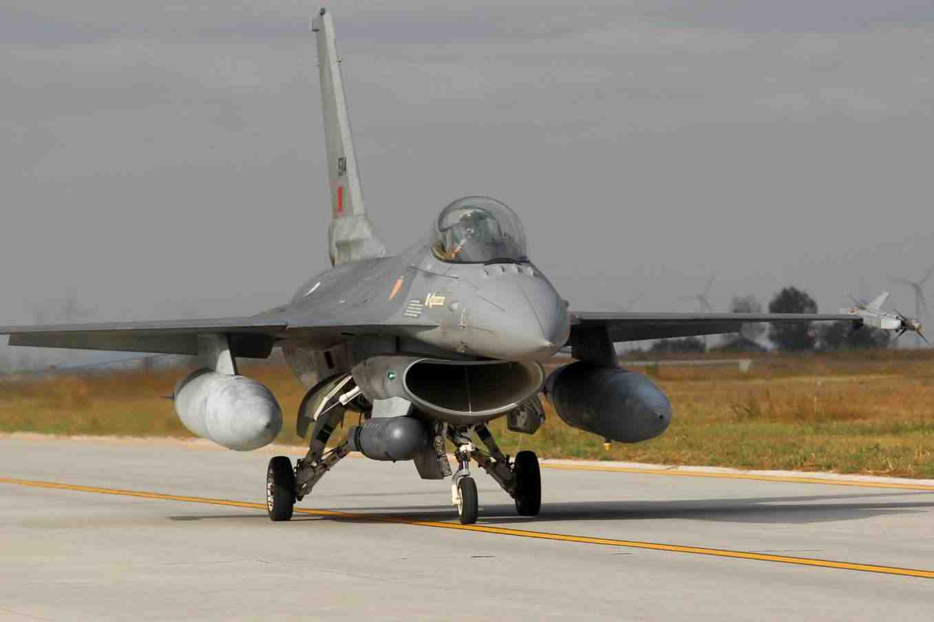 Après avoir réceptionné ses trois derniers F-16 portugais, la Roumanie a annoncé vouloir en acquérir 36 supplémentaires auprès des Etats-Unis.