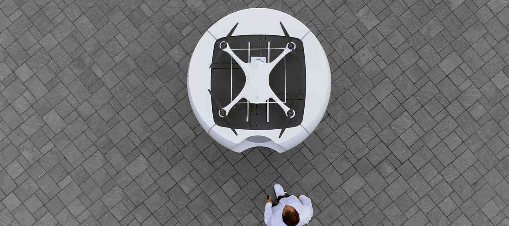 Le drone M2 de Matternet permet de livrer des échantillons médicaux entre deux stations sol, installées sur deux hopitaux suisses.