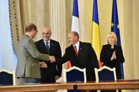Signature du protocole d'accord entre MBDA et le groupe de défense roumain Romarm et sa filiale Electromecanica Ploiesti.