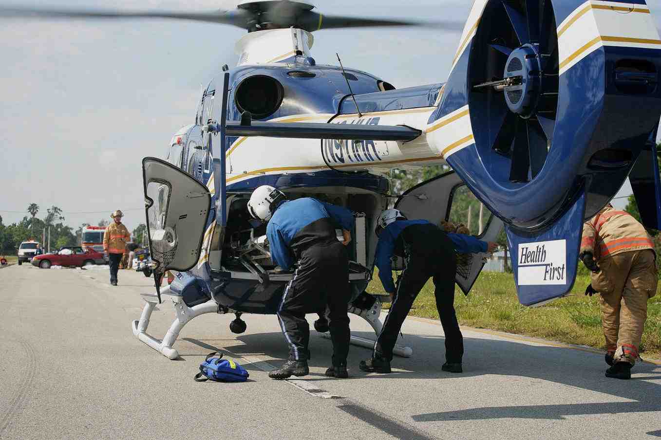Le H135 est un hélicoptère très utilisé pour les services médicaux d'urgence.