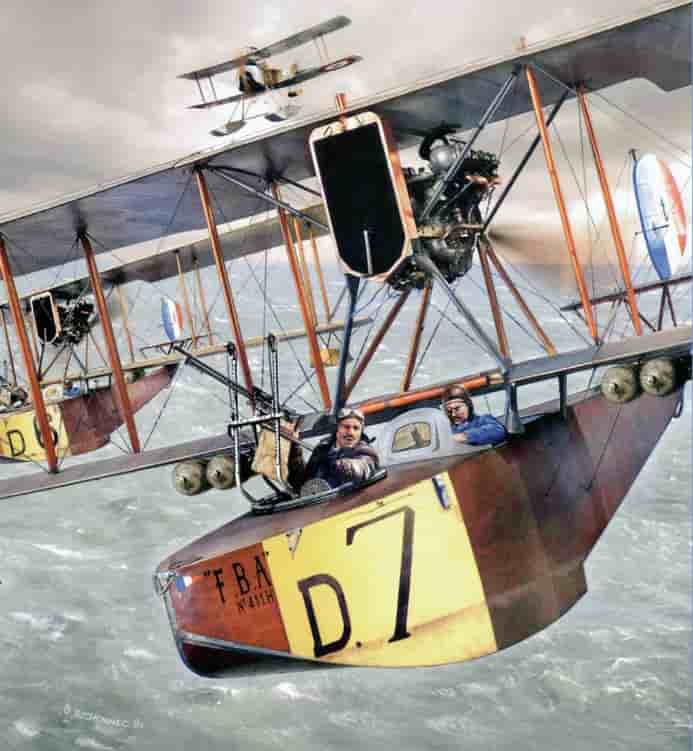 1917, les aéronautiques maritimes alliées en France revient sur les forces aériennes des marines françaises et américaines.