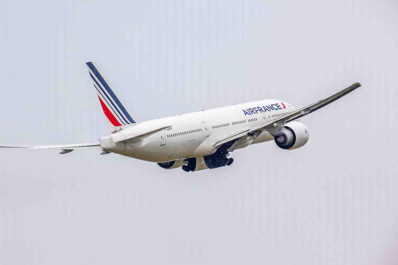 Air France suspend provisoirement ses liaisons avec le Venezuela.