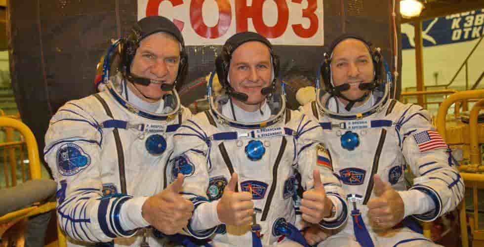 De g. à d. : Paolo Nespoli, Sergueï Riazanski et Randy Bresnik.