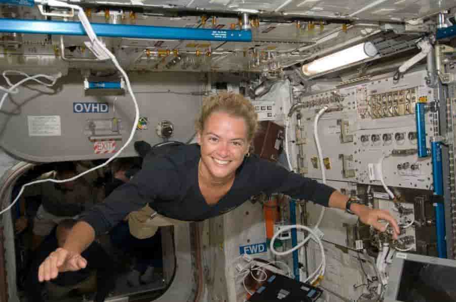 Julie Payette à bord de l'ISS lors de la mission STS-127 (15-31 juillet 2009).