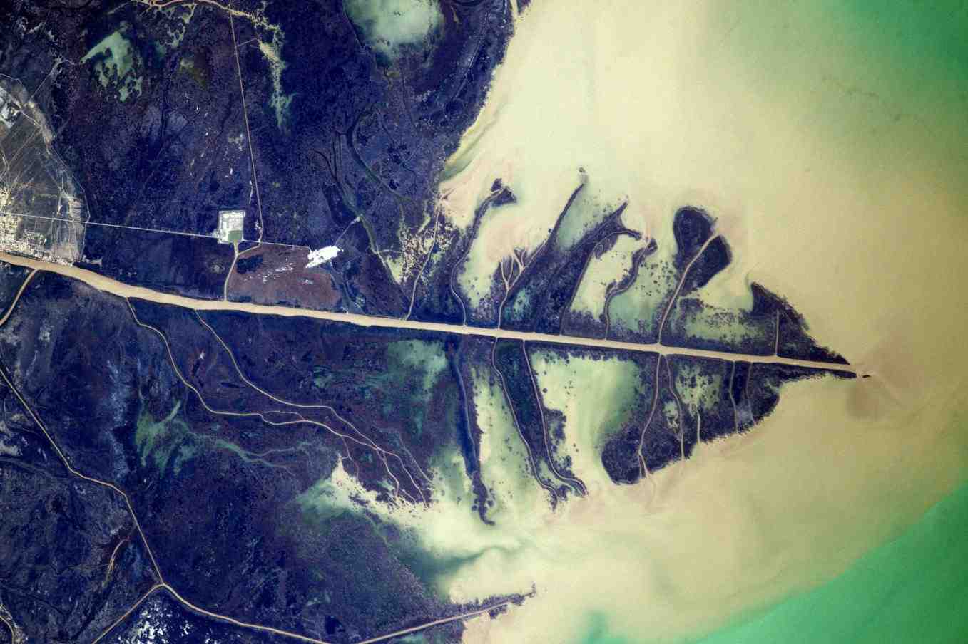 L’embouchure de l’Oural, vue depuis l’ISS.
