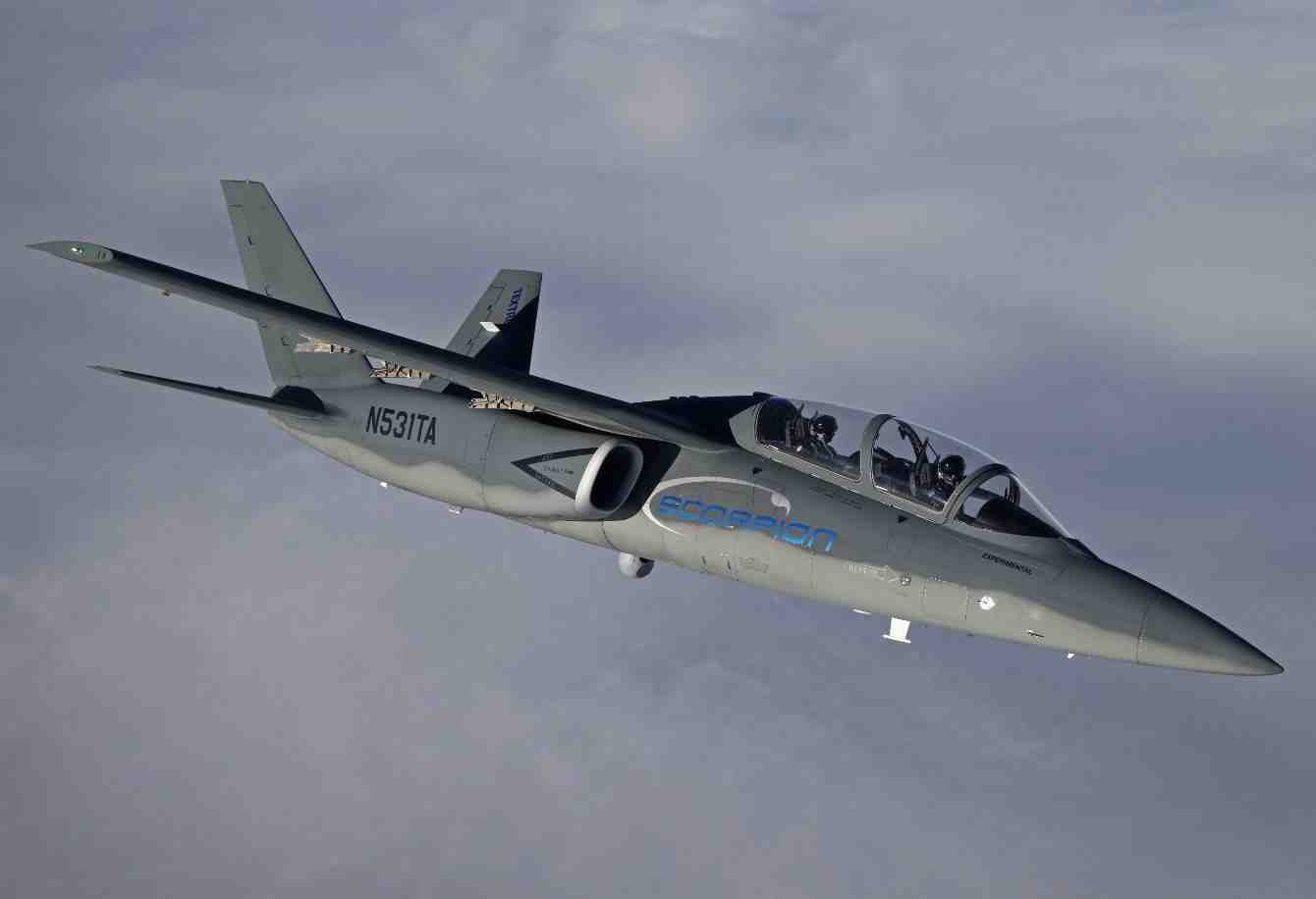 Le Scorpion pourrait être acheté par l'Arabie Saoudite. L'appareil sera évalué par l'US Air Force dans le cadre d'une campagne d'essais en vol qui débutera en août de cette année.