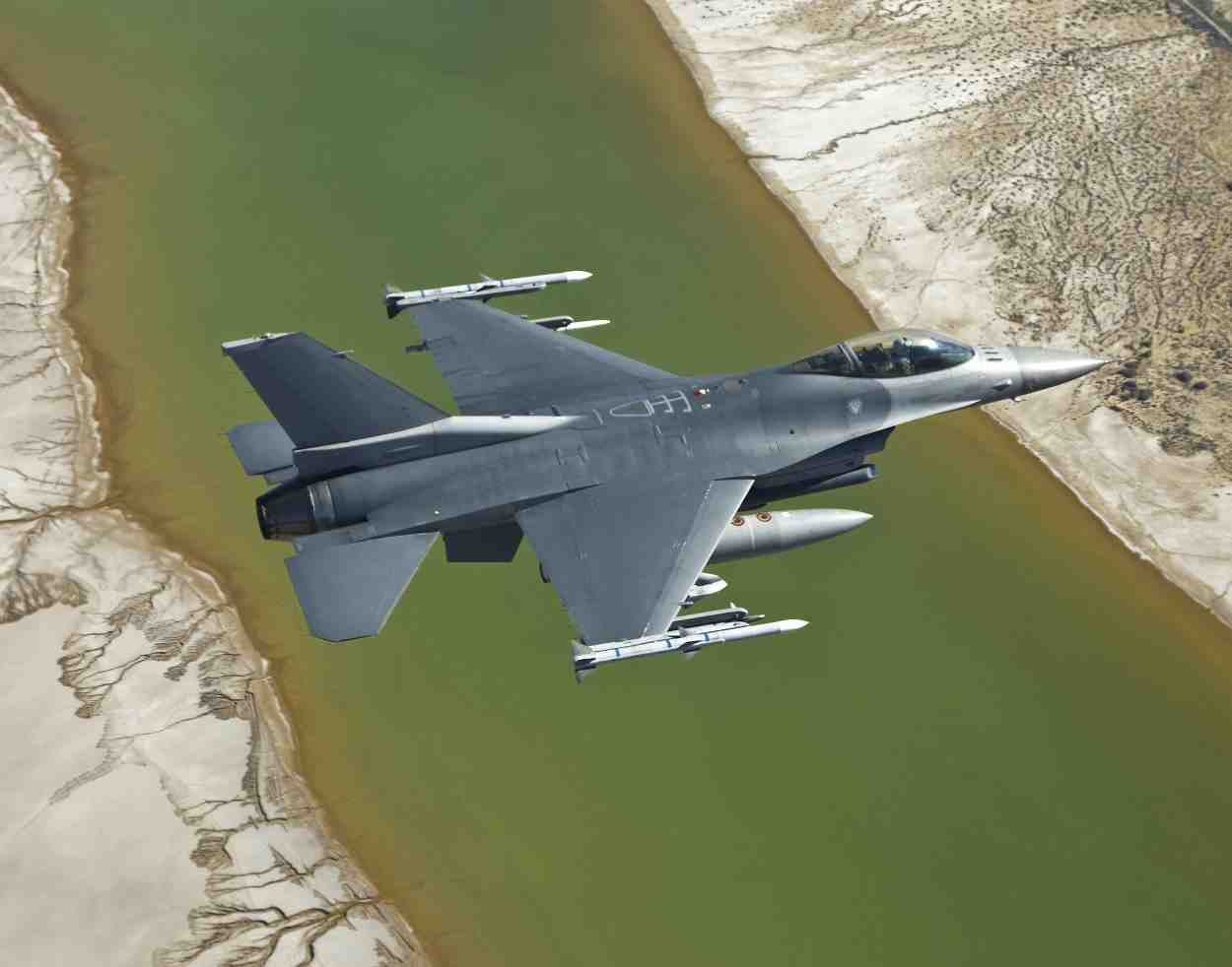Les F-16 du Royaume de Bahrein seront prochainement doté de nacelles Sniper.