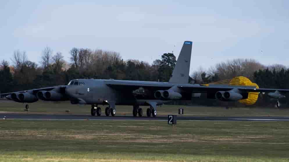 Un B-52 se pose au Royaume-Uni.