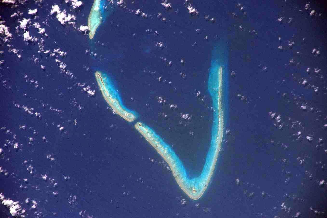 Le récif Chesterfield dans la mer de Corail, vu depuis l’ISS.