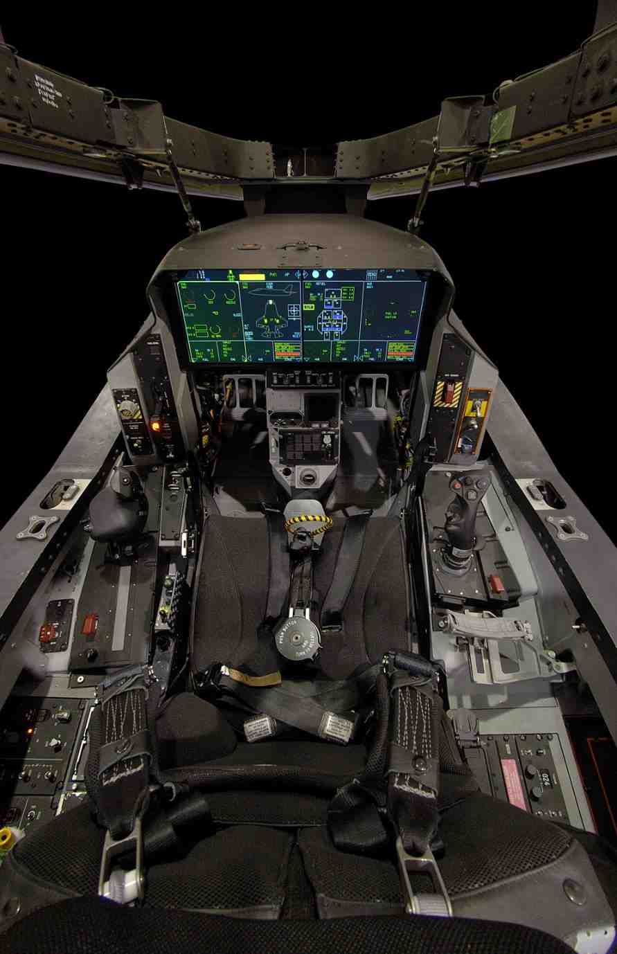 Le F-35 bénéficiera en 2019 d'un nouvel écran panoramique tête basse tactile, développé par la filiale américaine d'Elbit Systems. Ici, l'écran actuel.
