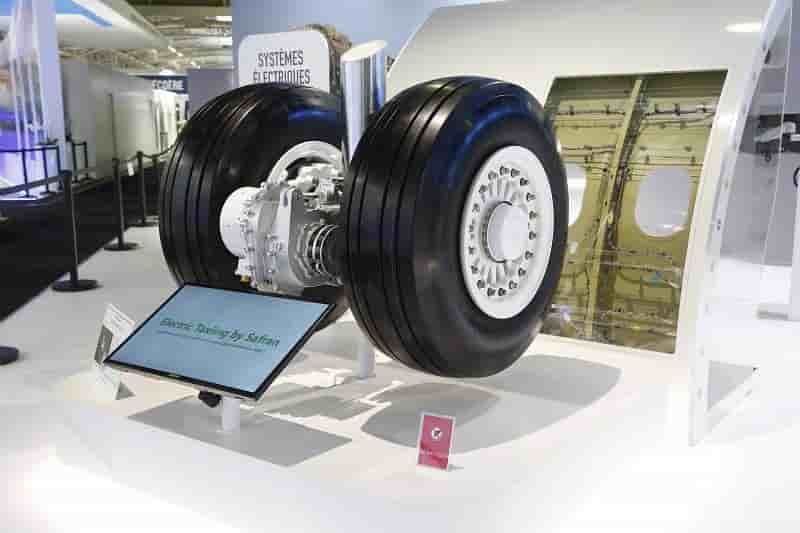 Le train électrique de Safran, développé avec Airbus, sera bientôt proposé comme solution de taxiage vert avec des économies intéressantes à la clé.