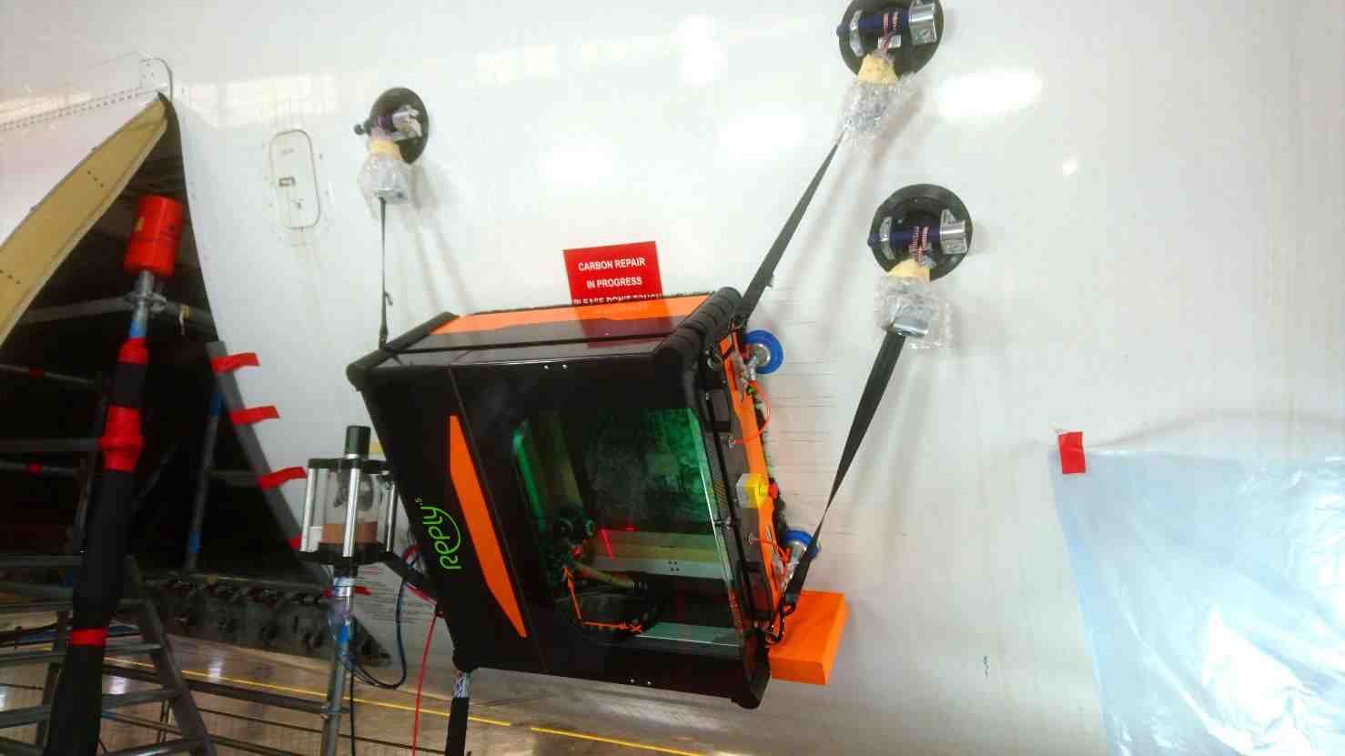 Le robot Reply.5 est une machine portable d'usinage par abrasion.