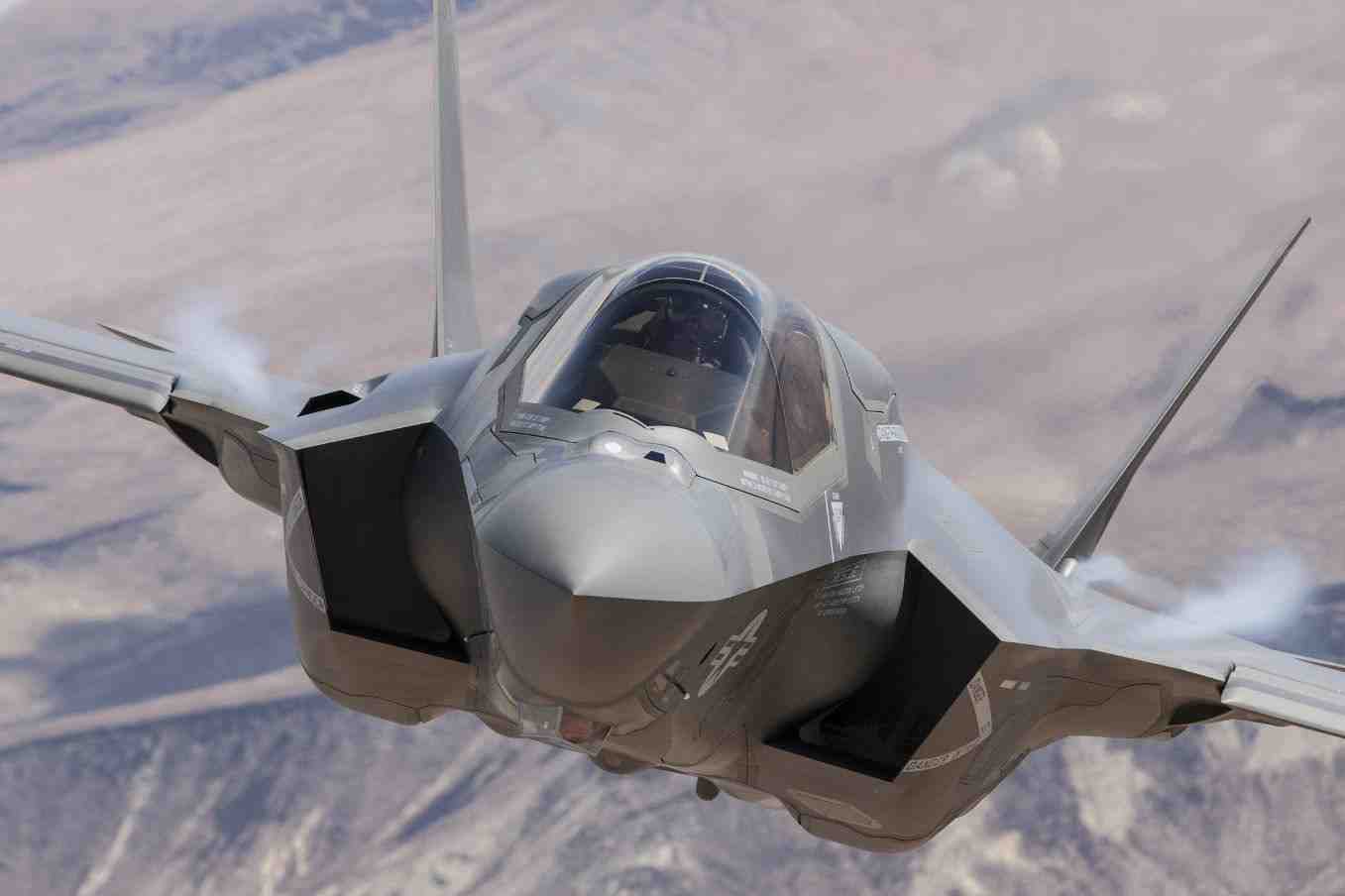 Du 2 mai au 9 juin 2017, le 56th Fighter Wing de Luke AFB a suspendu de vol les F-35A suite à des symptomes d'hypoxie rencontrés par au moins cinq pilotes au cours des opérations.