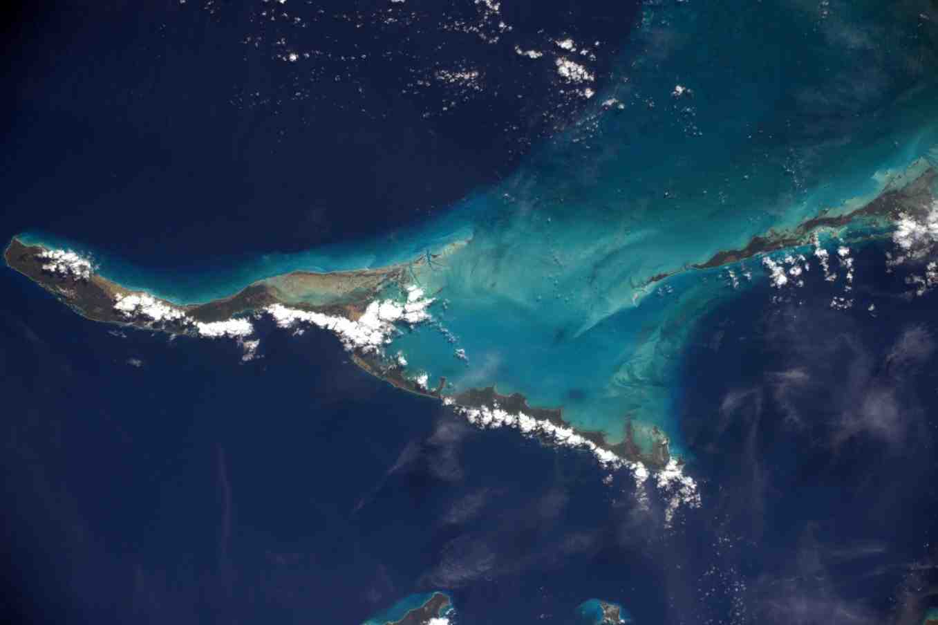 Long Island, aux Bahamas, vue depuis l’ISS.