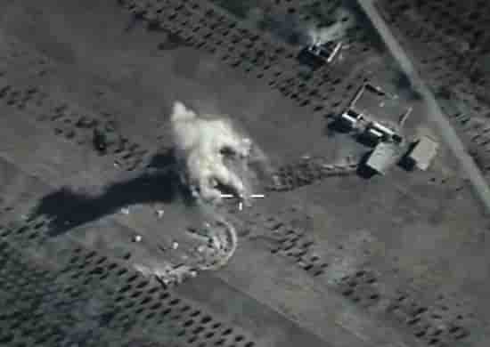 L'armée de l'air russe a pris pour cible trois convois djihadistes.