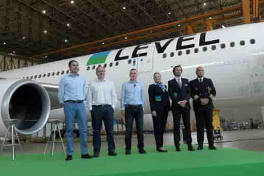 De gauche à droite : Javier Sanchez-Prieto (PDG de Vueling), Luis Gallego (PDG d'Iberia), Willie Walsh (PDG d'IAG).
