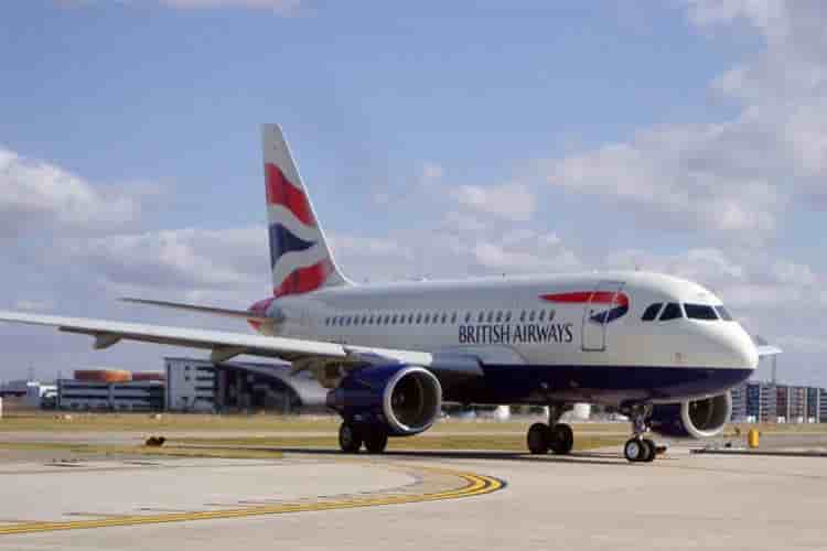 Le trafic des deux aéroports londoniens était encore très perturbé lundi matin.