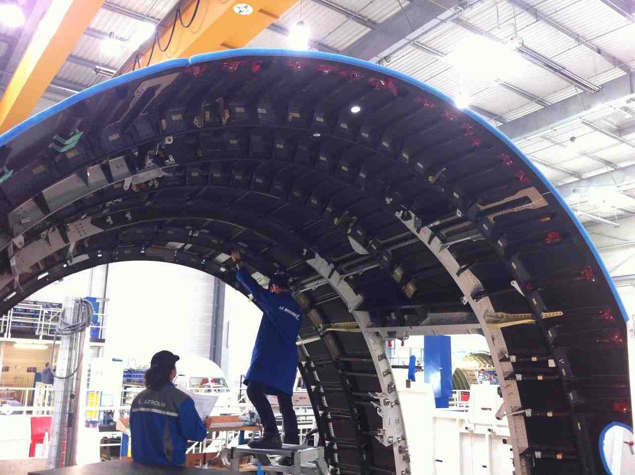 Contrôles ultrasons en assemblage des panneaux du tronçon 12, pointe avant A350.