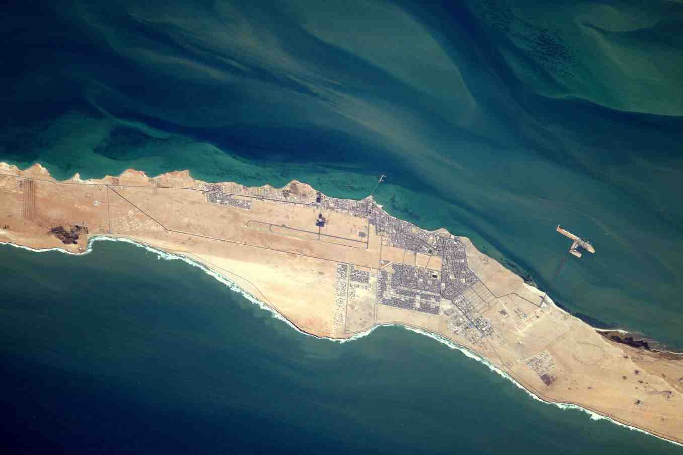 La presqu’île de Dakhla, au Sahara occidental, vue depuis l’ISS.