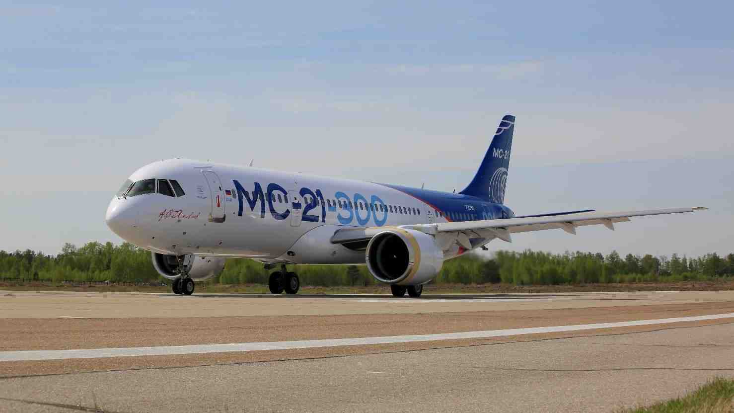 Le second MC-21-300 a rejoint le département des essais en vol d'Irkut, avant de débuter les vols à l'institut de recherches Gromov.