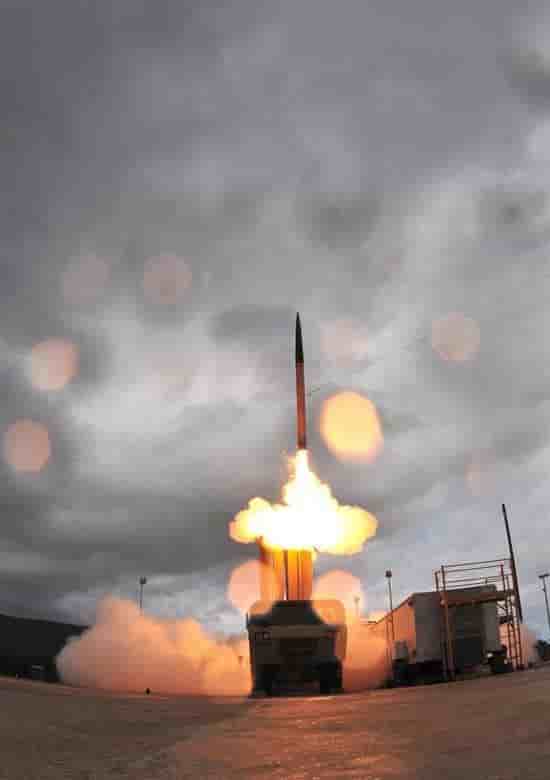 Le système de défense anti-missile THAAD commence à être déployé sur le territoire sud-coréen en réponse aux menaces de Pyongyang.