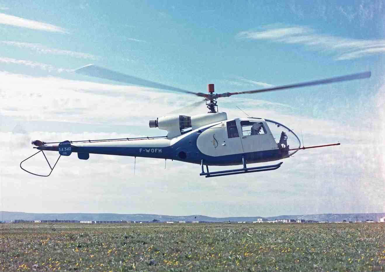 Le tout premier vol de la Gazelle, qui n'est pas encore équipée de son Fenestron, le 7 avril 1967.