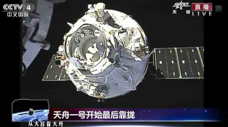 Tianzhou à l'approche, vu depuis Tiangong 2.