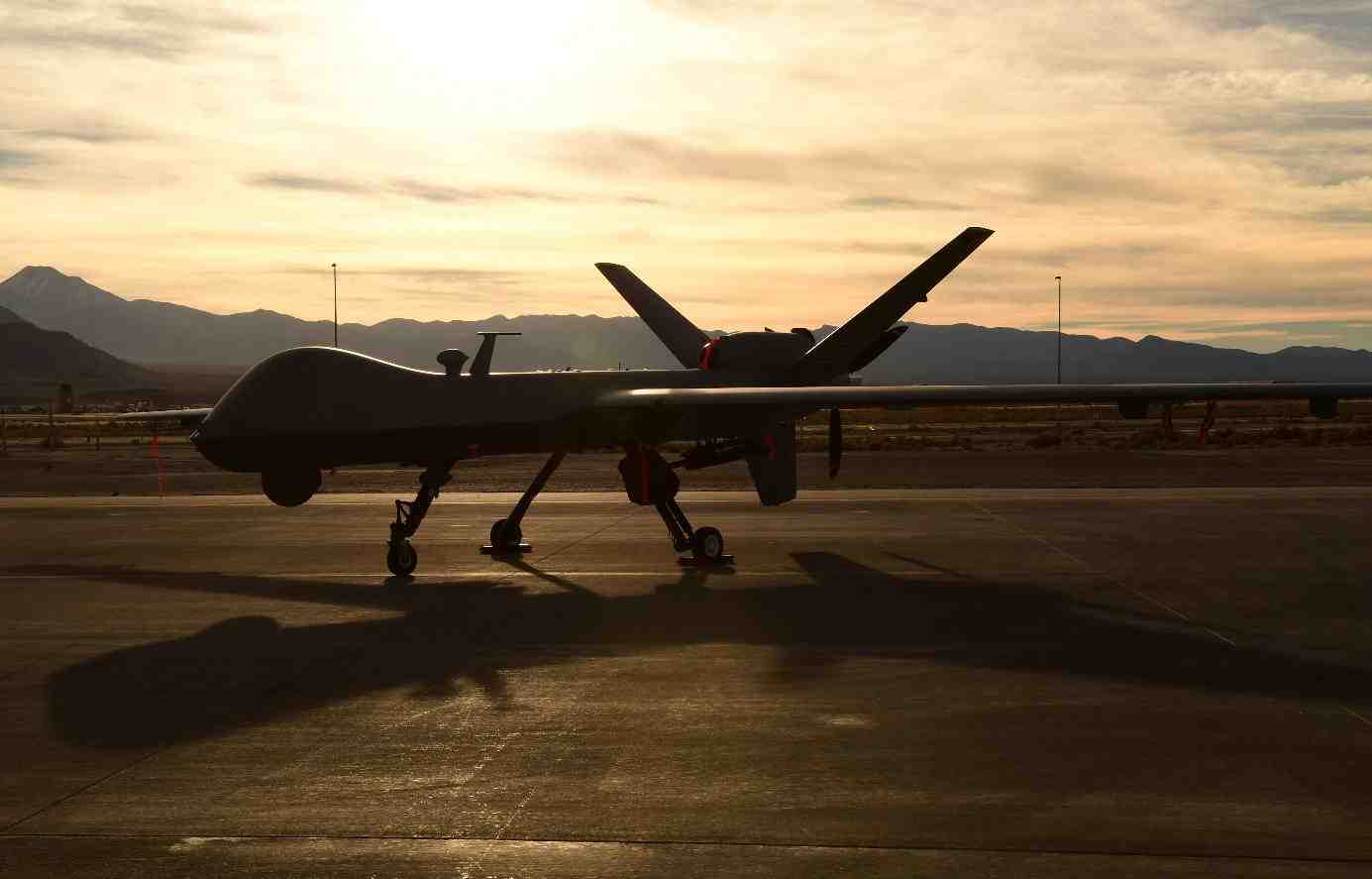 La base aérienne de Creech accueille un reaper pour une opération de maintenance.