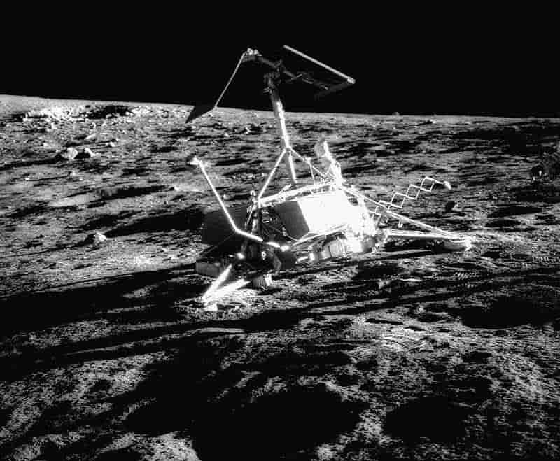 La sonde Surveyor 3 "visitée" par l'équipage d'Apollo 12 en novembre 1969.