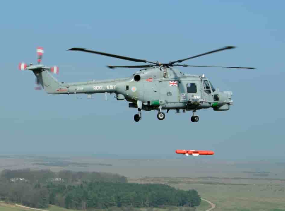 Largage d'un Sea Venom depuis un Lynx Mk8 de la Royal Navy