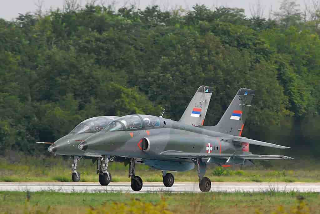 Un jet d'entrainement Super Galeb G-4 s'est crashé avec deux pilotes à son bord.