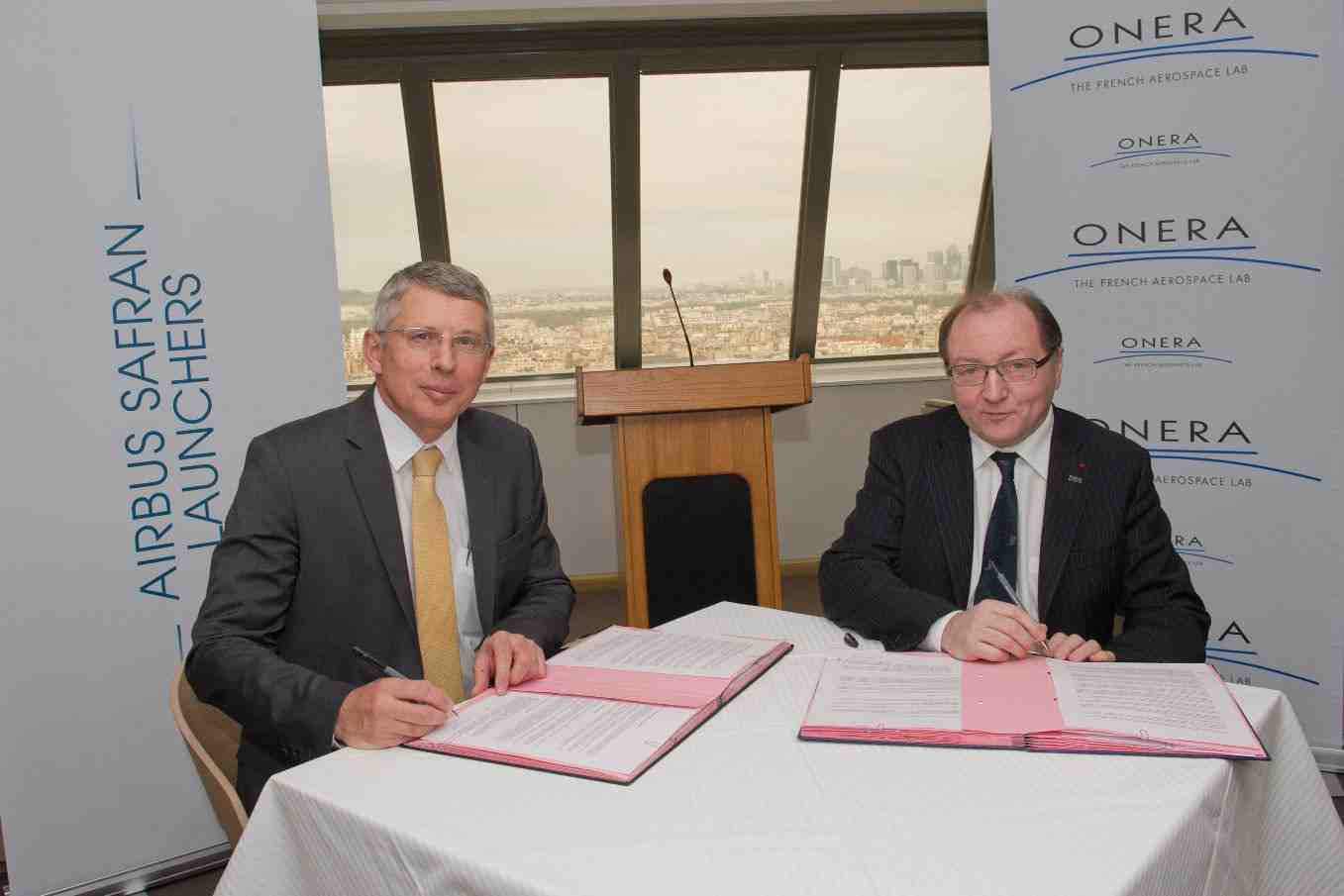Alain Charmeau (à gauche) et Bruno Sainjon, le 31 mars au siège d'Airbus Safran Launchers, à Paris.