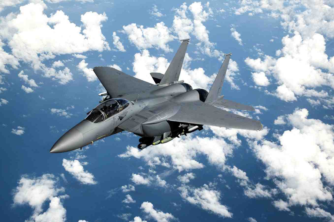 The F-35 will operate alongside the F-15SG.